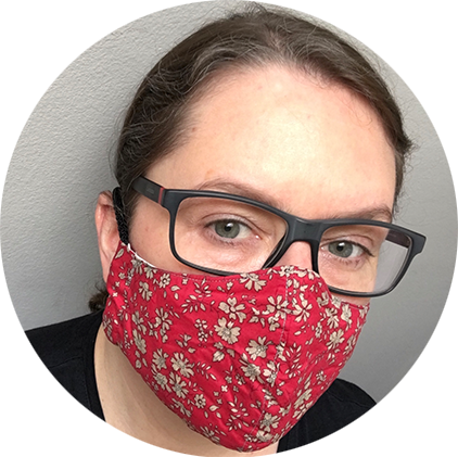 Robyn with COVID-19 mask